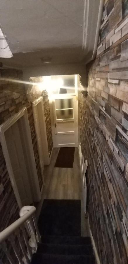 St. James Street Townhouse Belfast Exterior photo