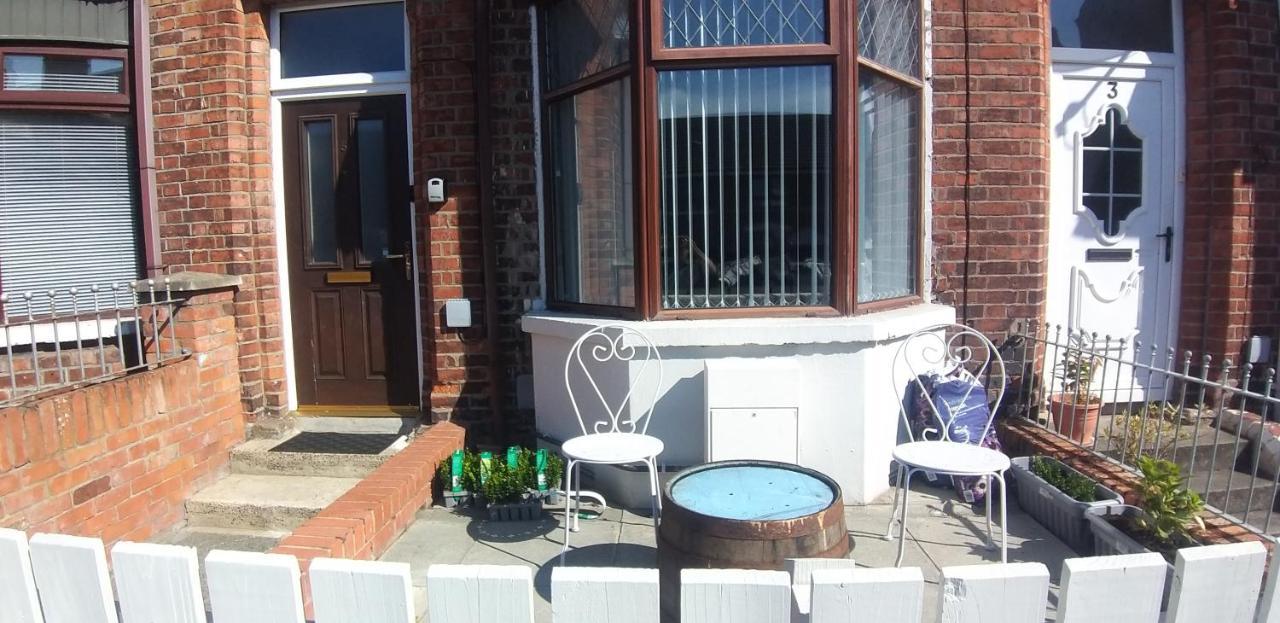 St. James Street Townhouse Belfast Exterior photo